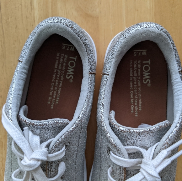 Like New Toms Silver Metallic Leather Lenox Sneakers - Picture 6 of 12